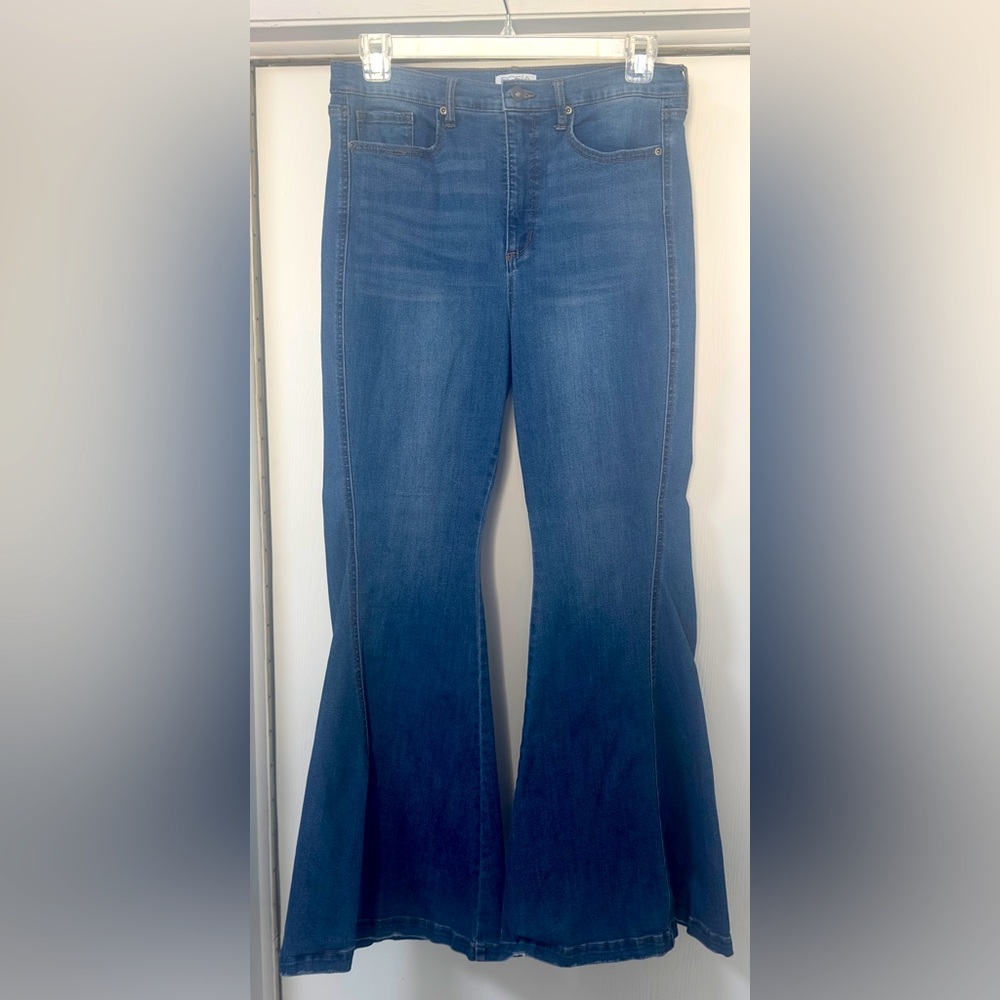 Sofia Vergara Mega Flare Jeans Size 14 - 33 inseam